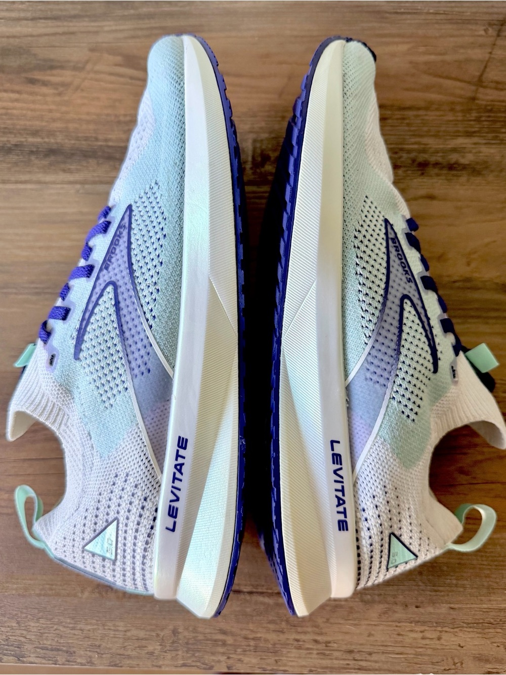 Brooks Women’s Levitate 5 in White/Yucca/Teal (Size: 8.5-B) Excellent/Like New - Picture 7 of 10